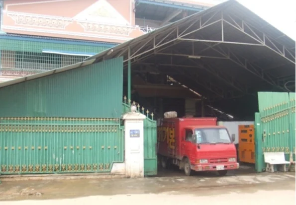 Lyly's first factory gate, used from 2002 to 2010